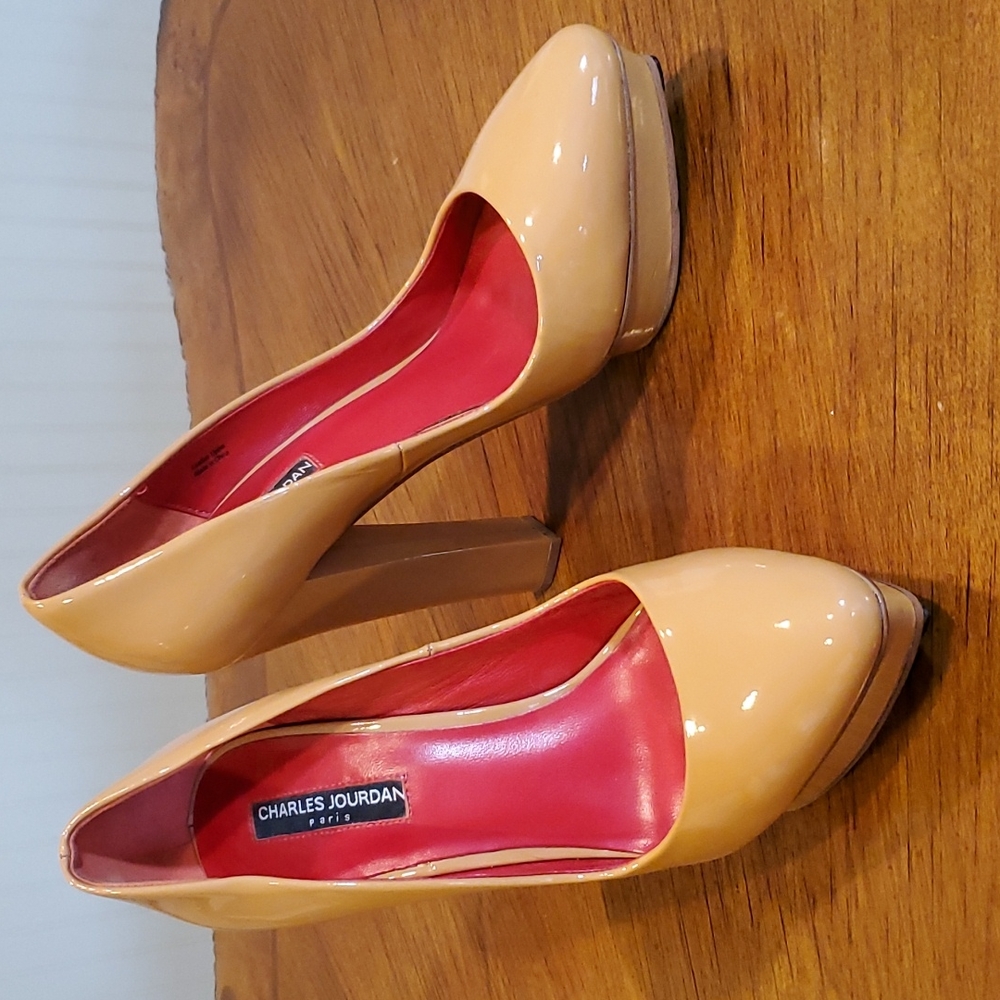 NWOT Charles jourdan heels